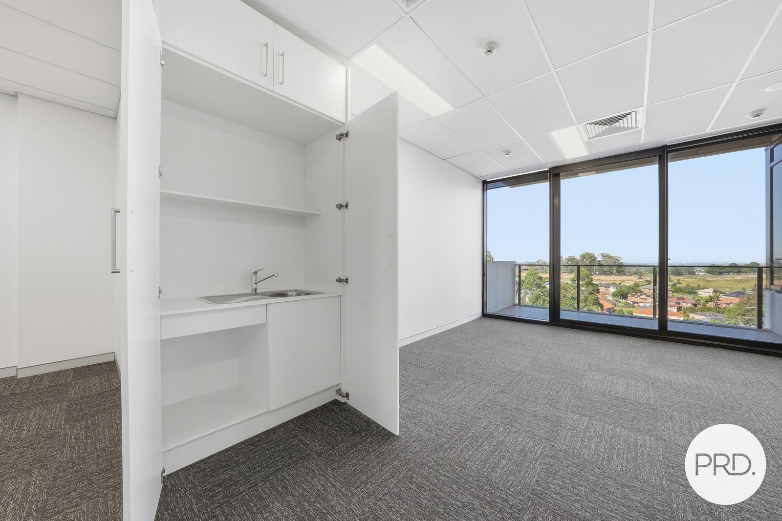 5.01/2 - 8 Brookhollow Avenue NORWEST 10