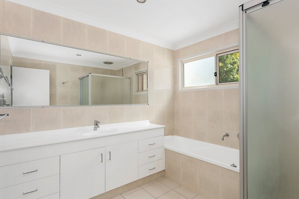 5013 Riverwood Grove BENOWA 12