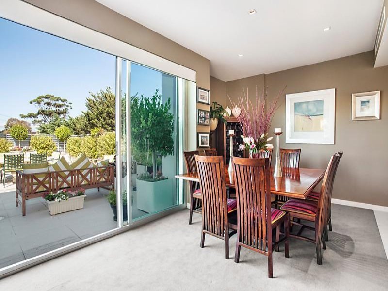 Gallery: 50/15 Beach Road
