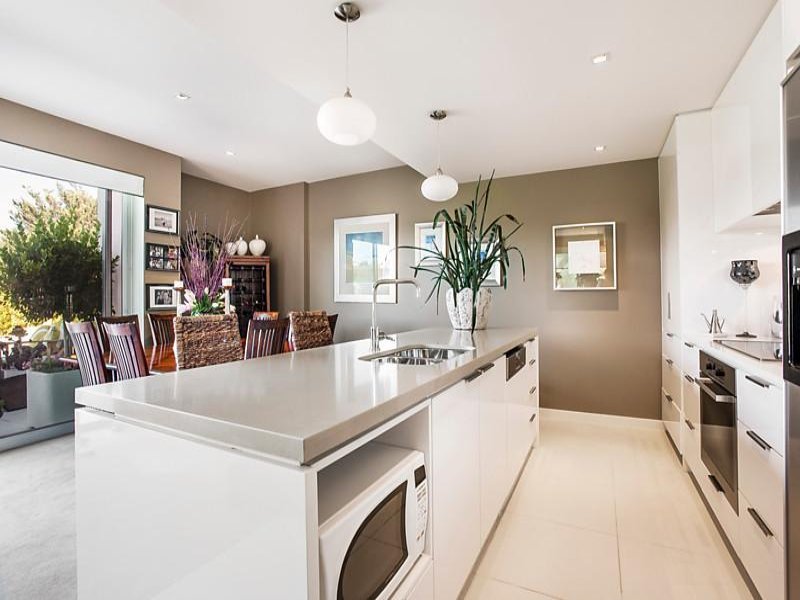 Gallery: 50/15 Beach Road