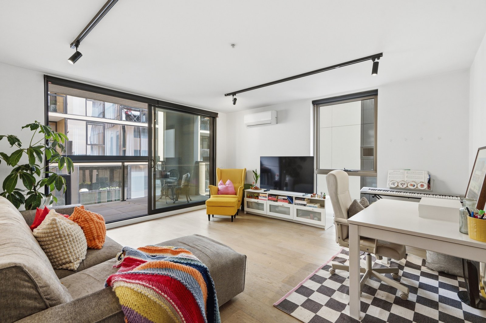 Gallery: 501/75 Wellington Street