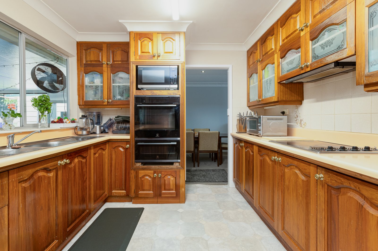 502 Oakhampton Road OAKHAMPTON 9