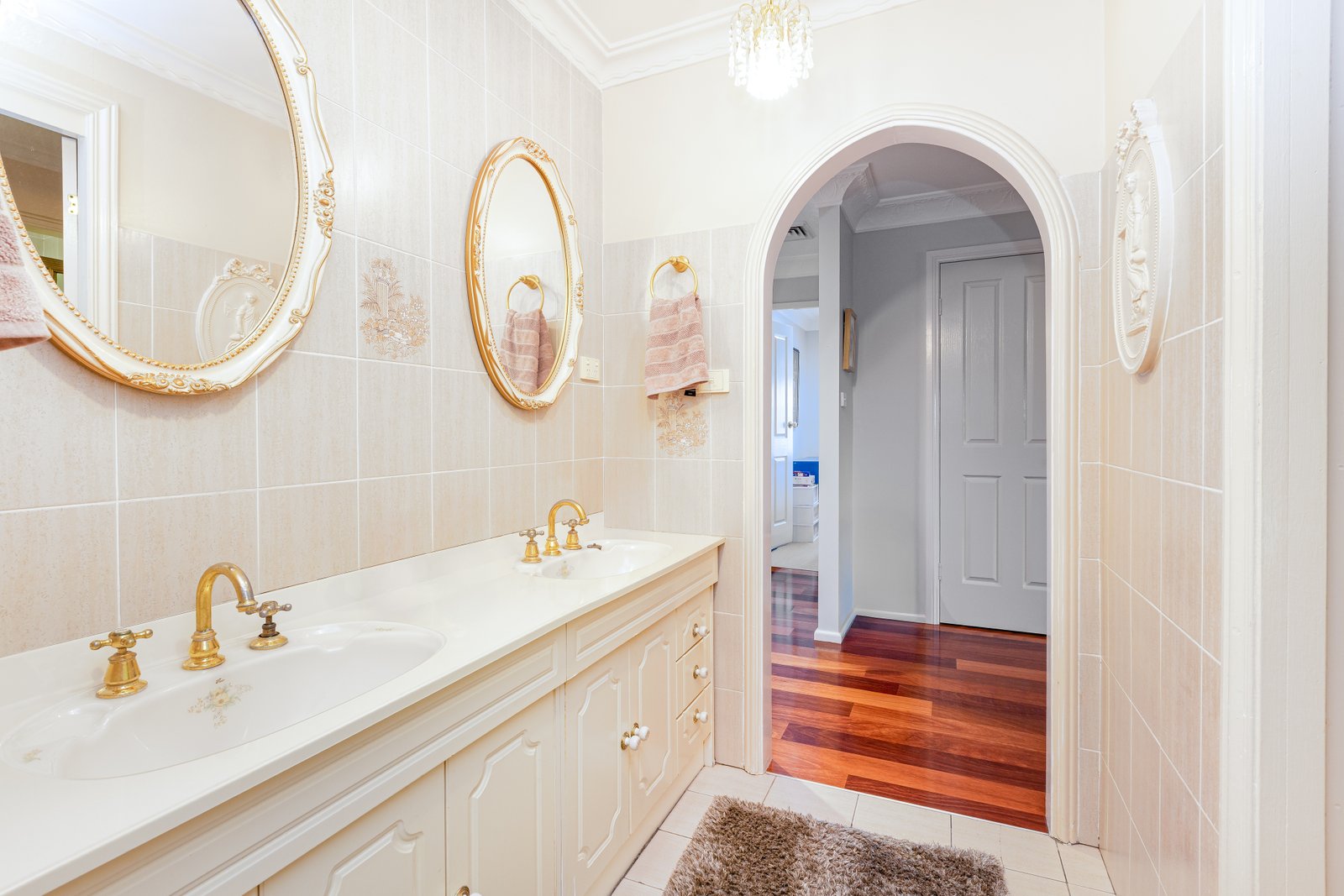 502 Oakhampton Road OAKHAMPTON 12