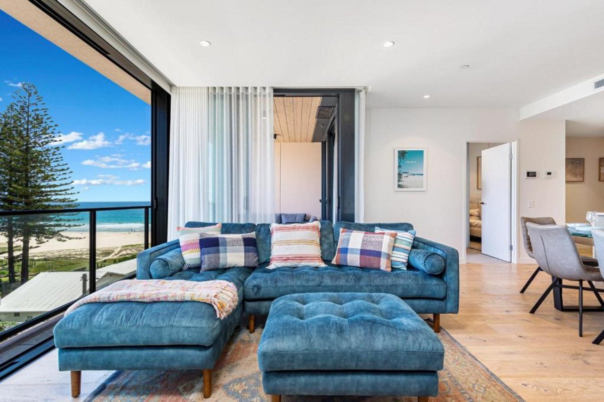 502/4 Seventeenth Avenue Palm Beach 2
