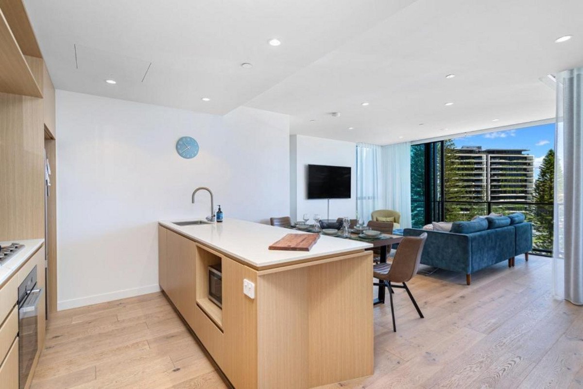 502/4 Seventeenth Avenue Palm Beach 6