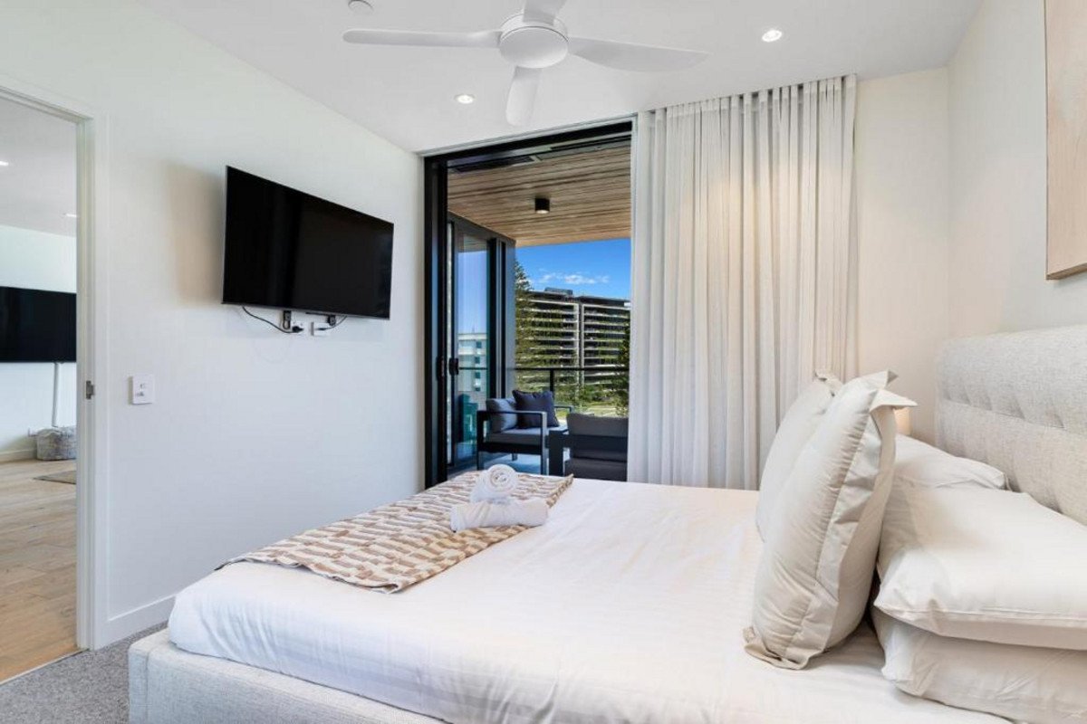 502/4 Seventeenth Avenue Palm Beach 10
