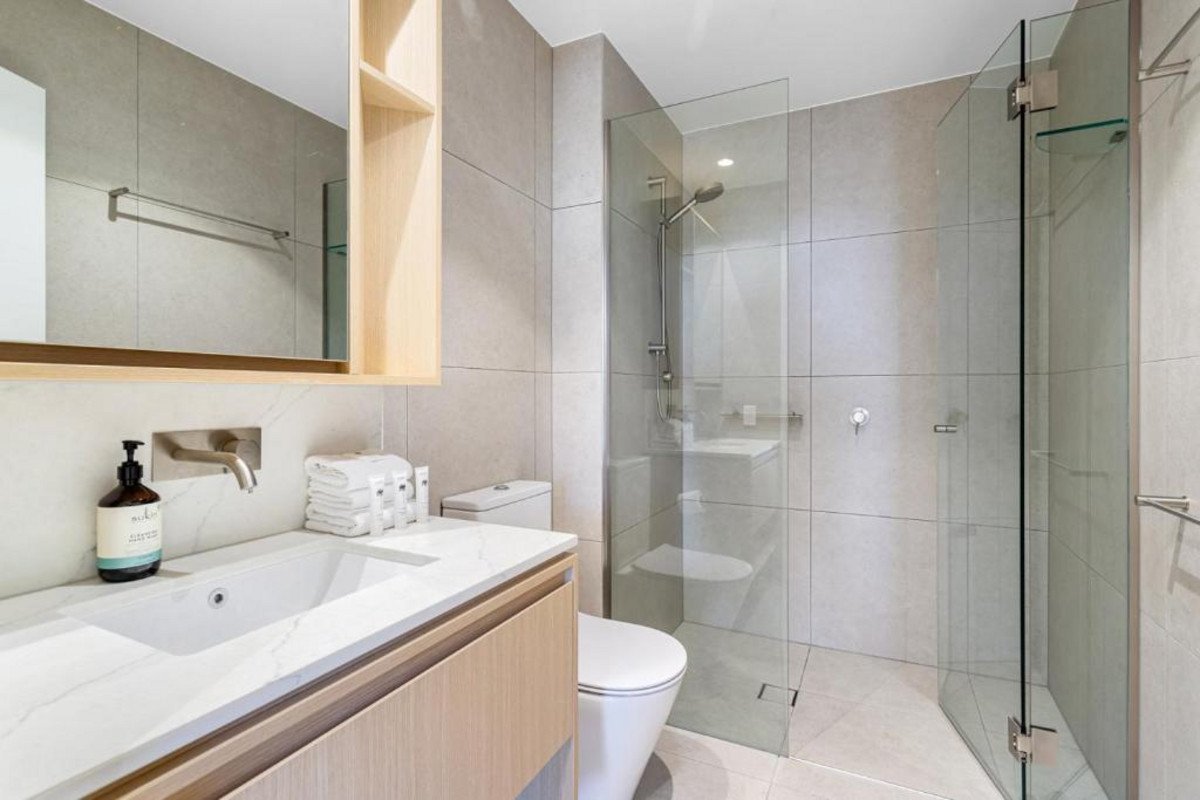 502/4 Seventeenth Avenue Palm Beach 11