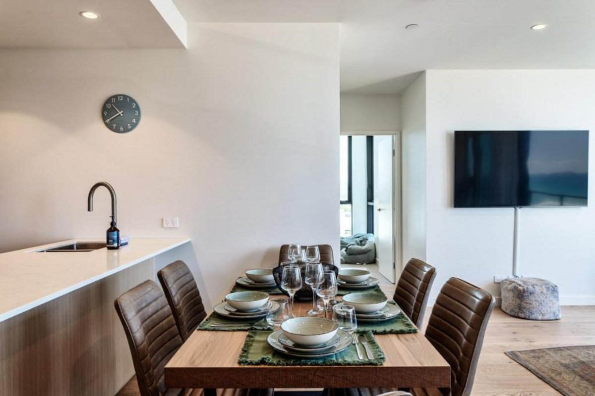 502/4 Seventeenth Avenue Palm Beach 17