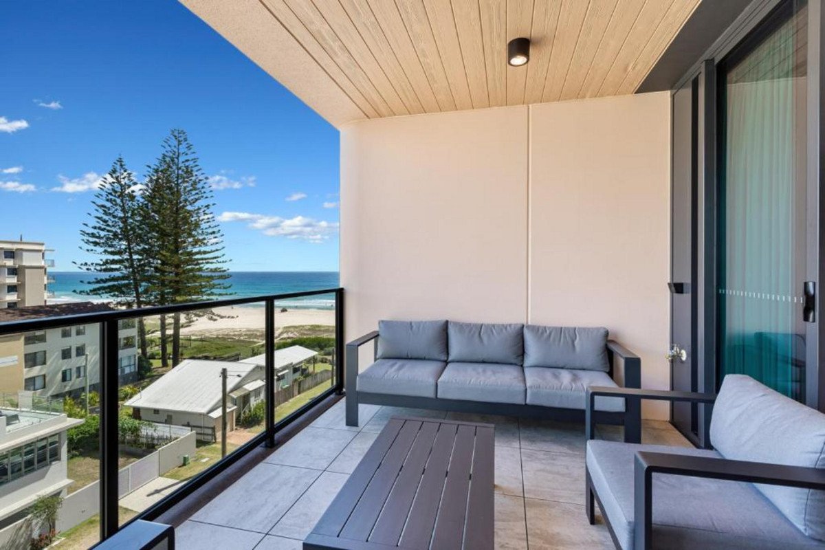 502/4 Seventeenth Avenue Palm Beach 22