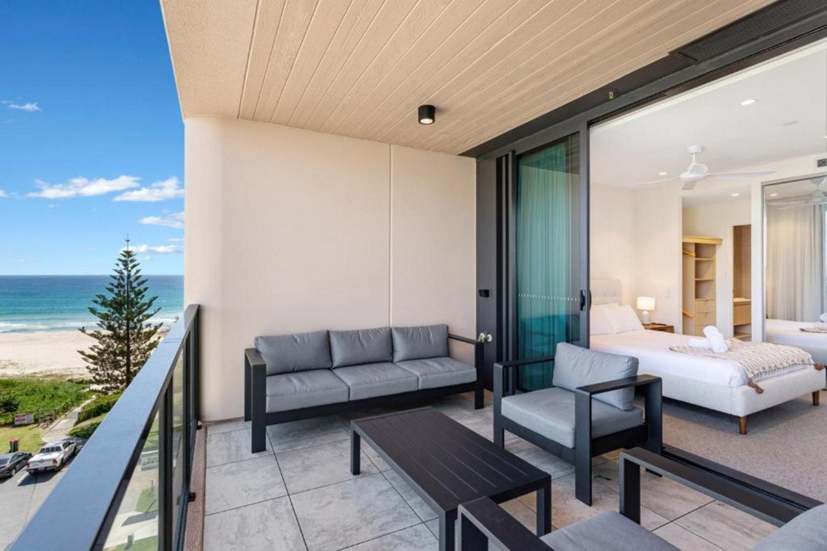 502/4 Seventeenth Avenue Palm Beach 23