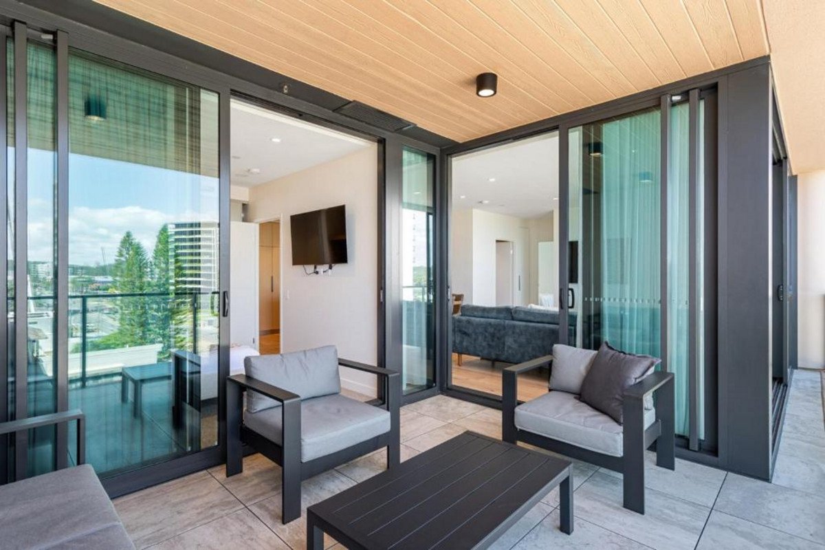 502/4 Seventeenth Avenue Palm Beach 24