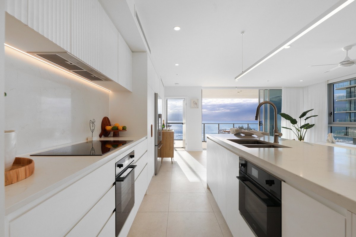 502/4 Twenty First Avenue Palm Beach 5