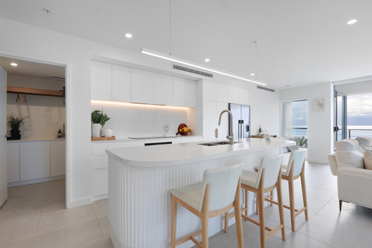 502/4 Twenty First Avenue Palm Beach 6