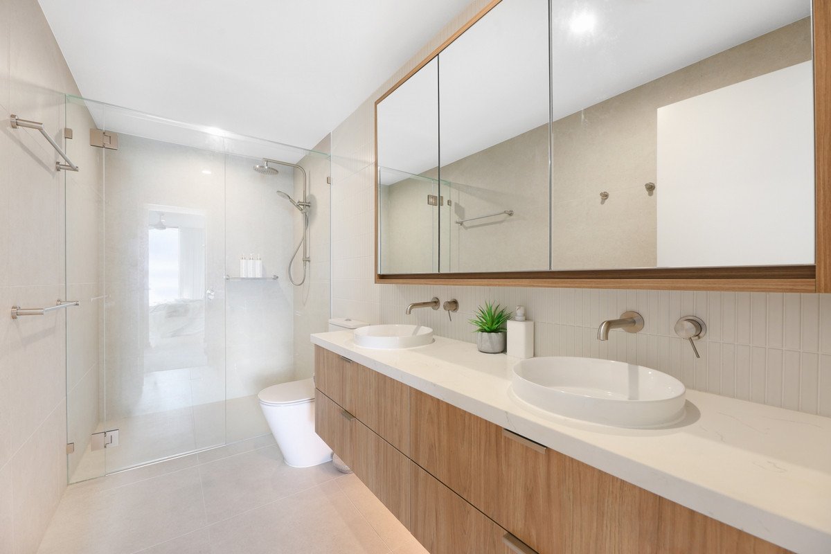 502/4 Twenty First Avenue Palm Beach 17