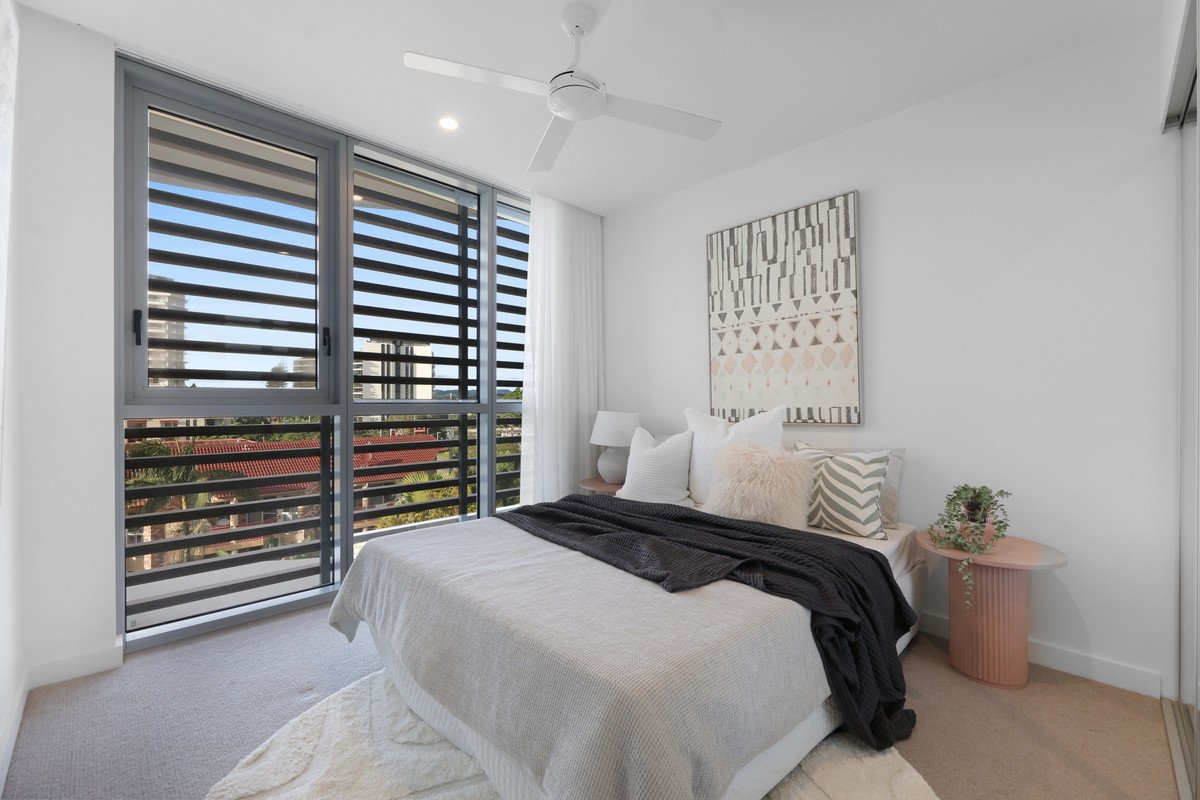 502/4 Twenty First Avenue Palm Beach 18