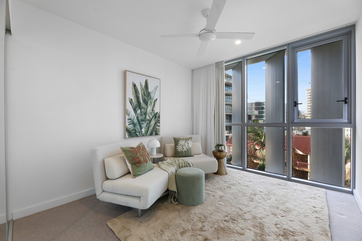 502/4 Twenty First Avenue Palm Beach 19