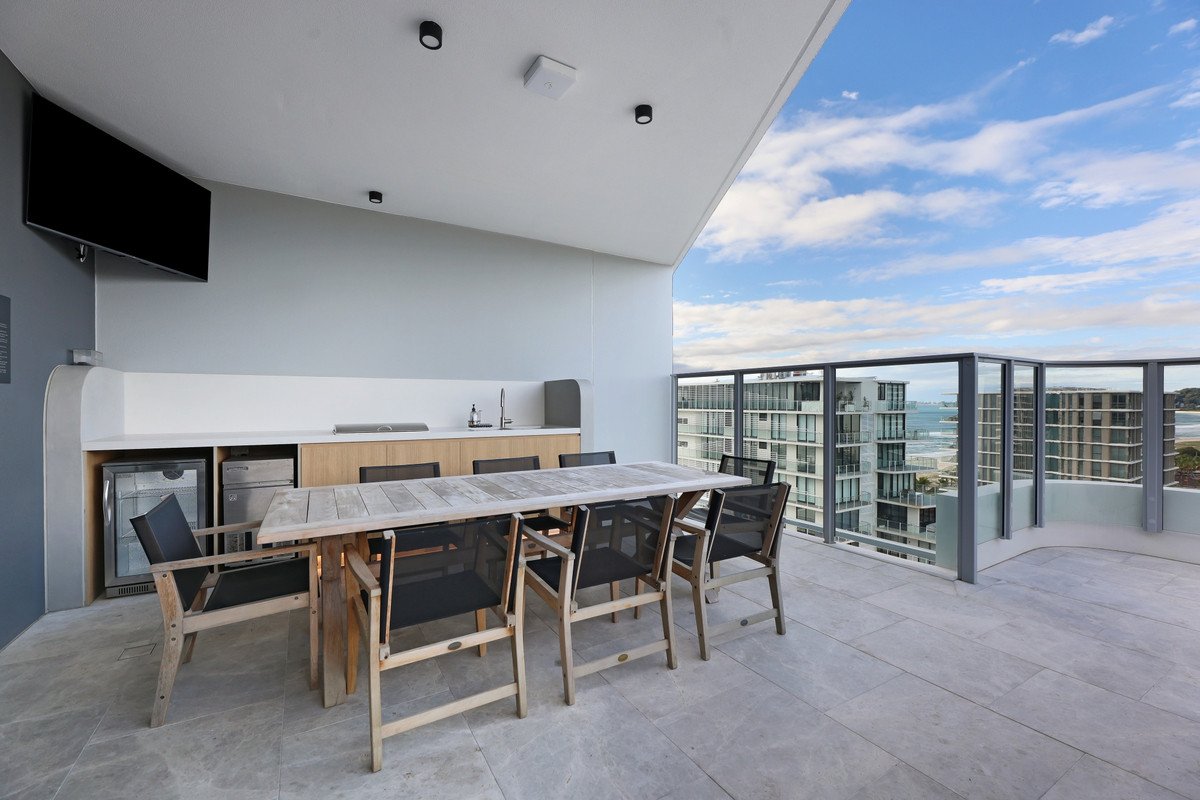 502/4 Twenty First Avenue Palm Beach 24