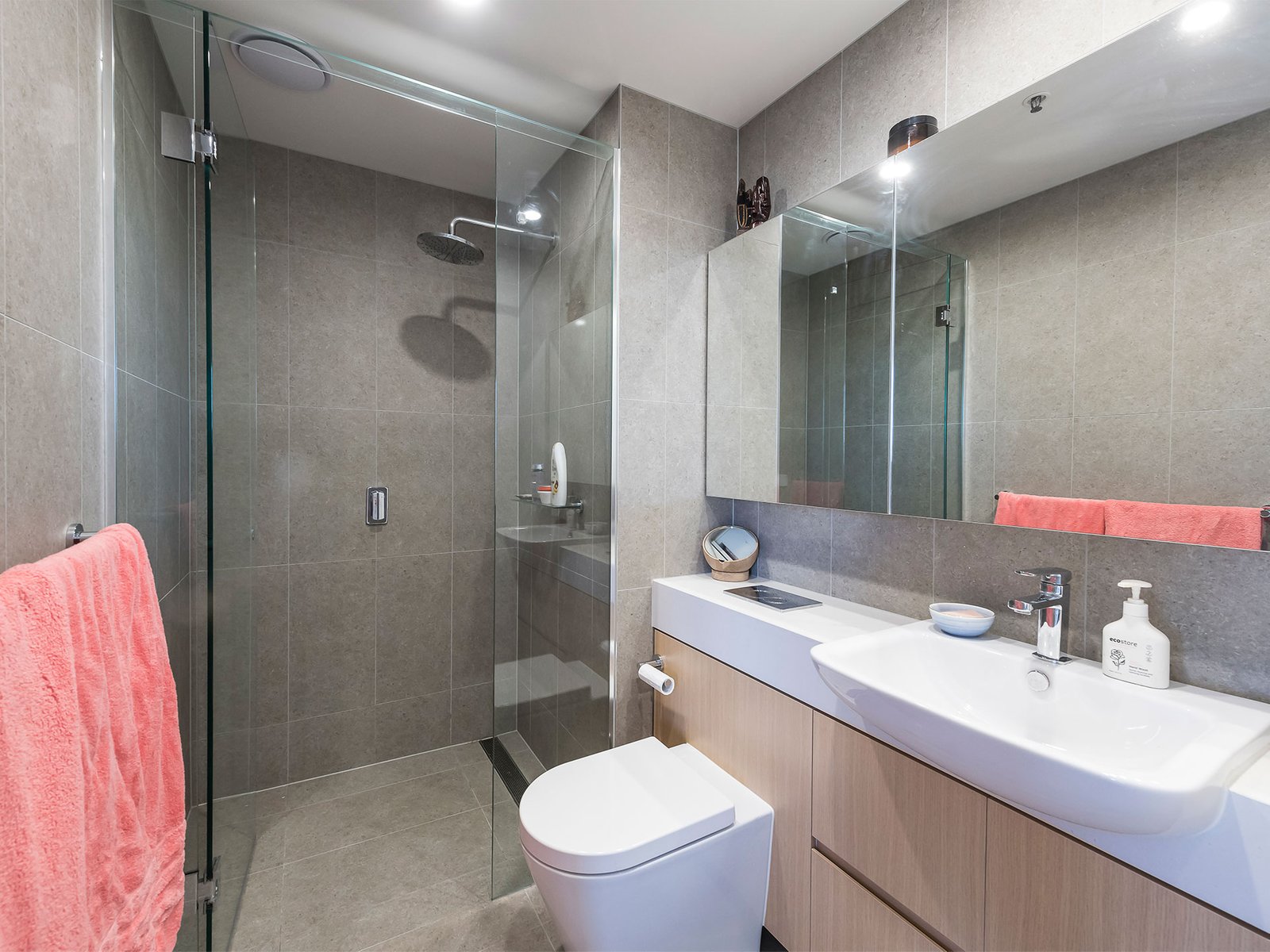 Gallery: 502/9A Remington Drive