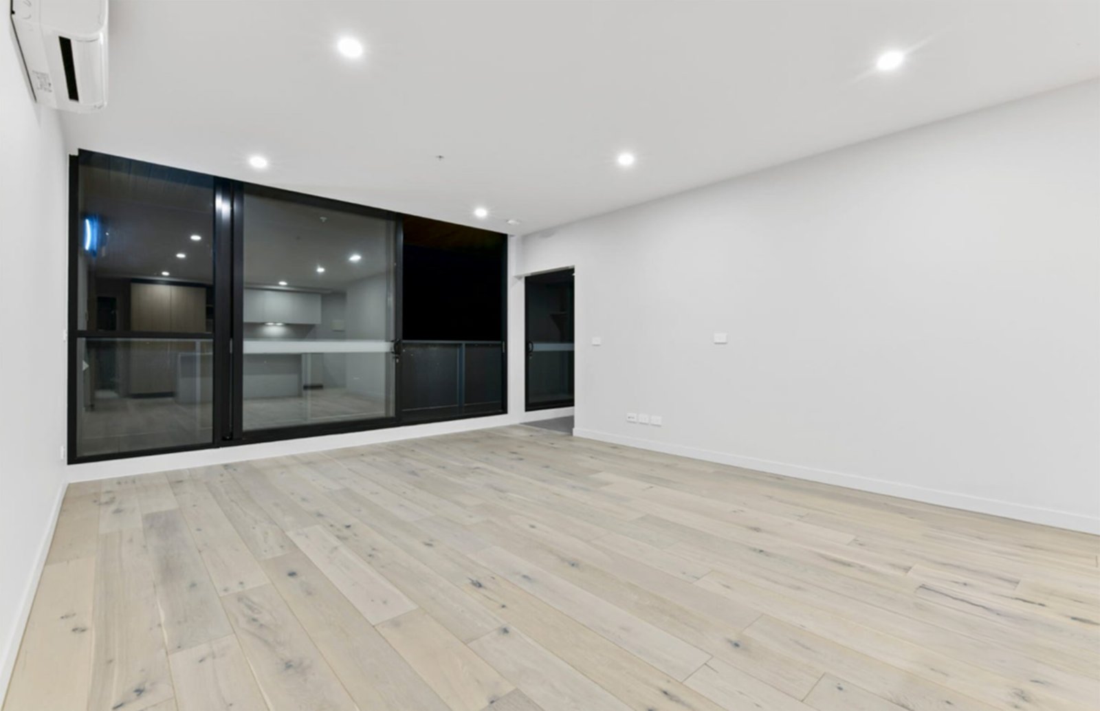 Gallery: 503/999 Whitehorse Road