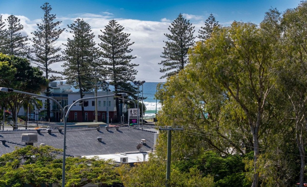 50/4 Park Avenue Burleigh Heads 28