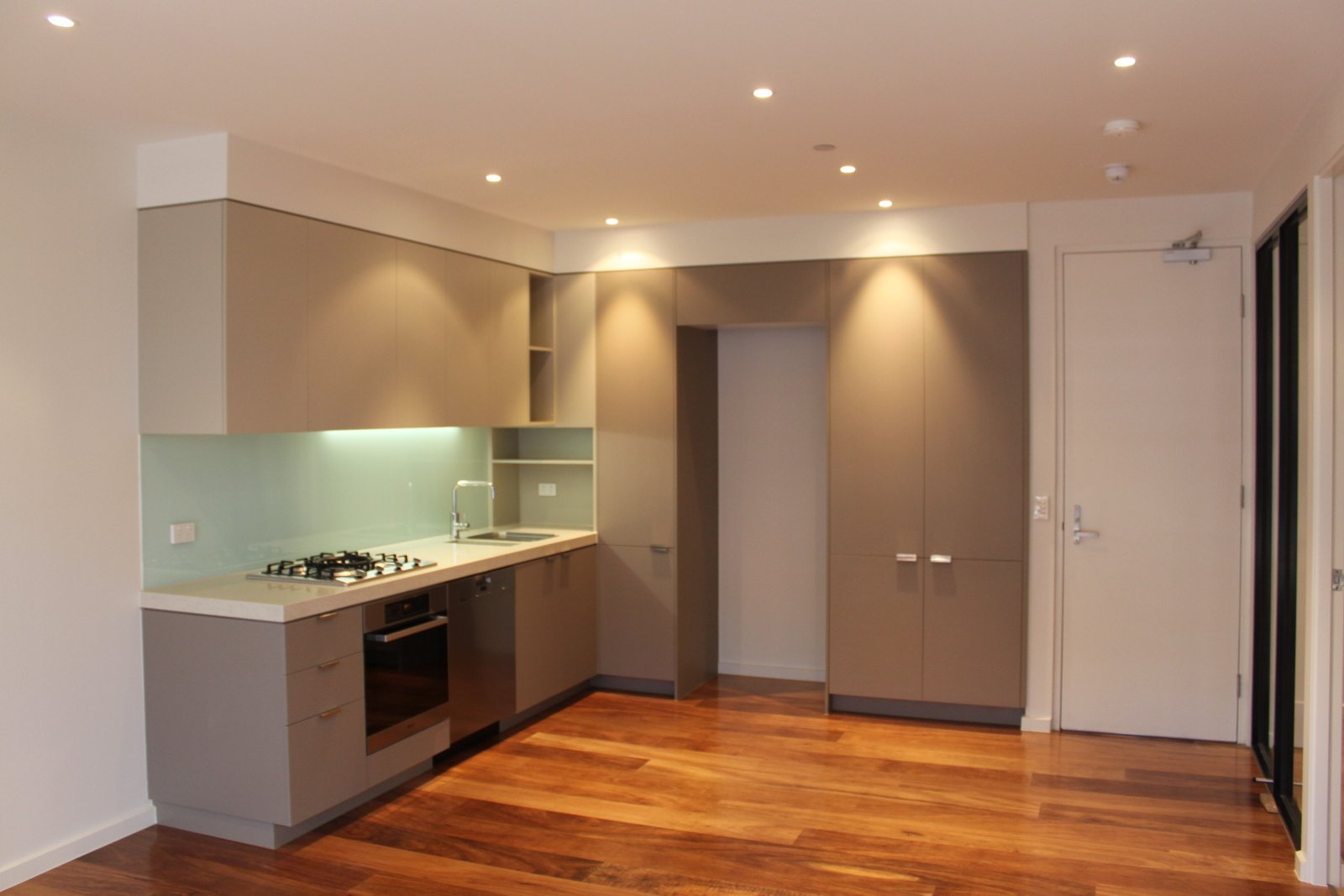 Gallery: 504/100 Western Beach Road