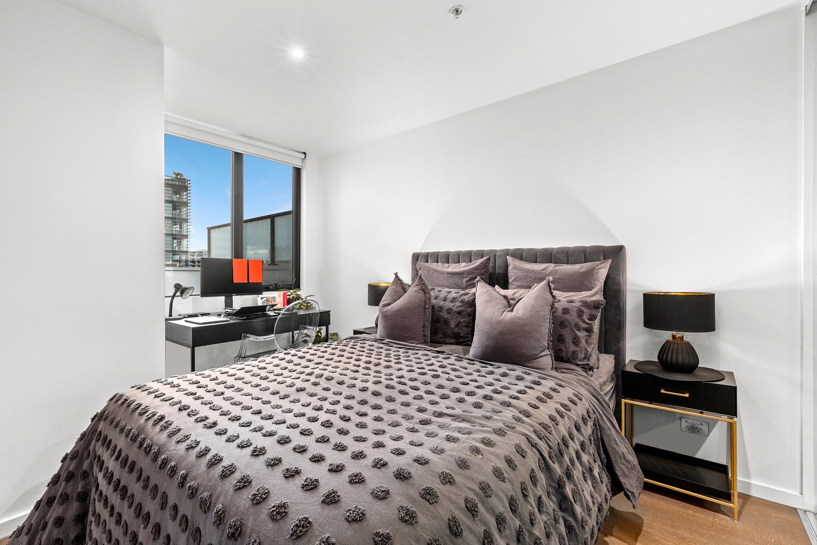 Gallery: 505/1a Peel Street