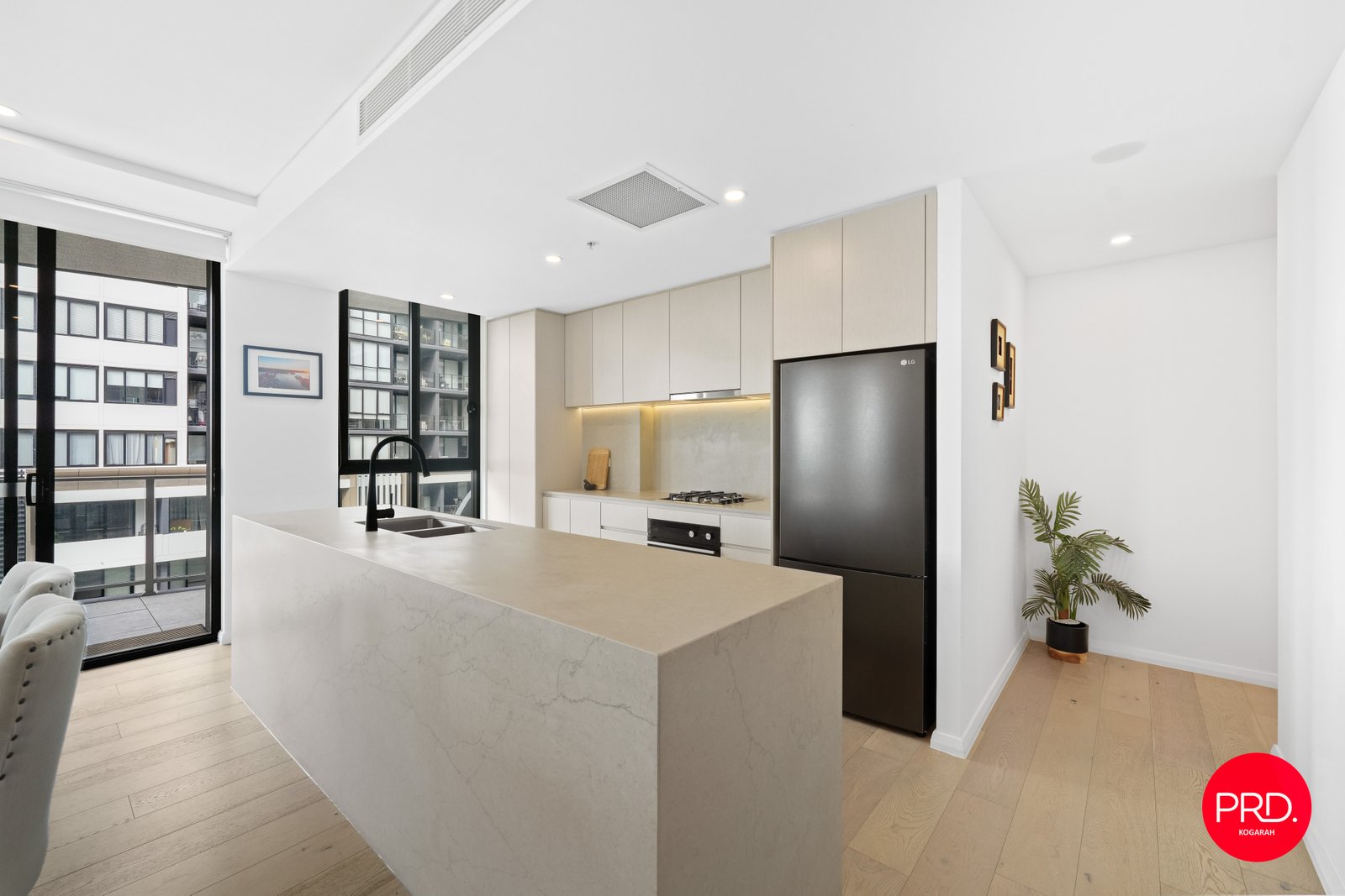 505/80 Regent Street KOGARAH 8