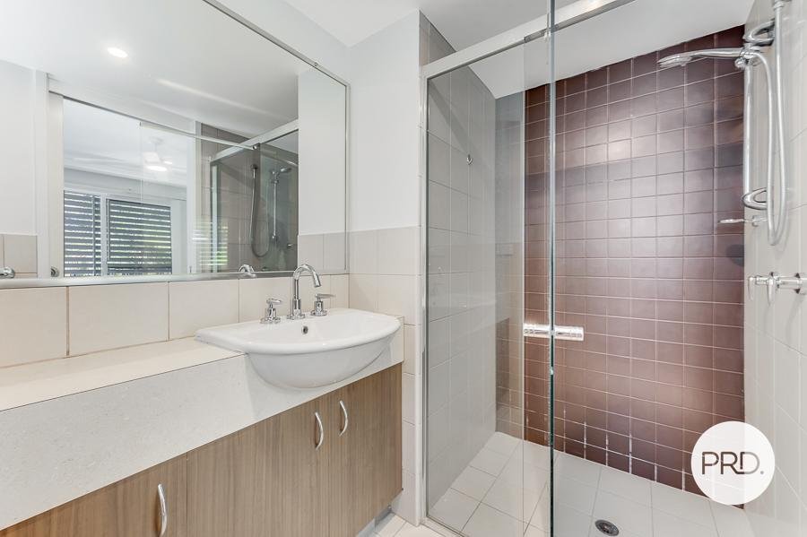 506/33 Clark Street BIGGERA WATERS 8