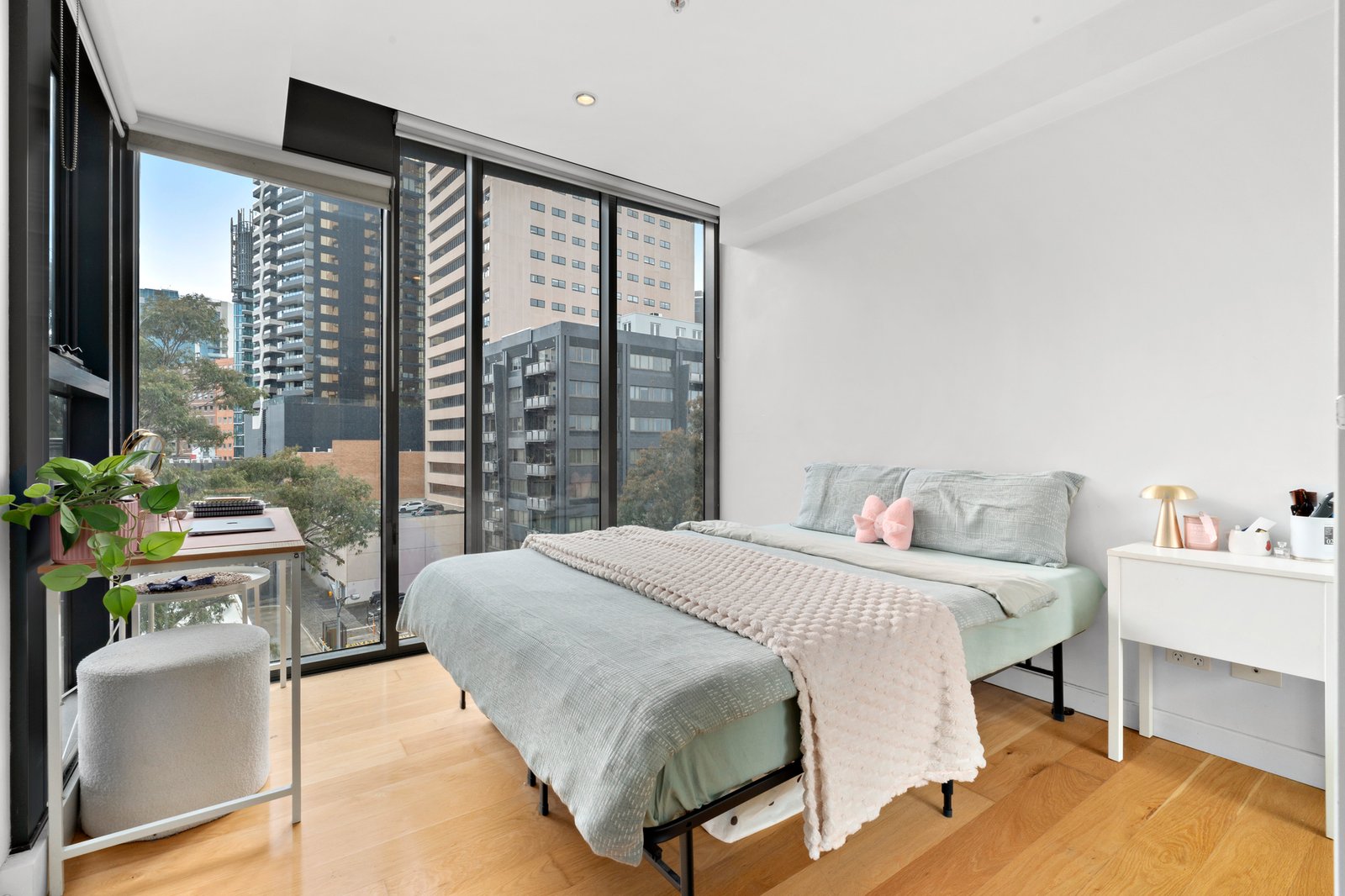 Gallery: 506/338 Kings Way