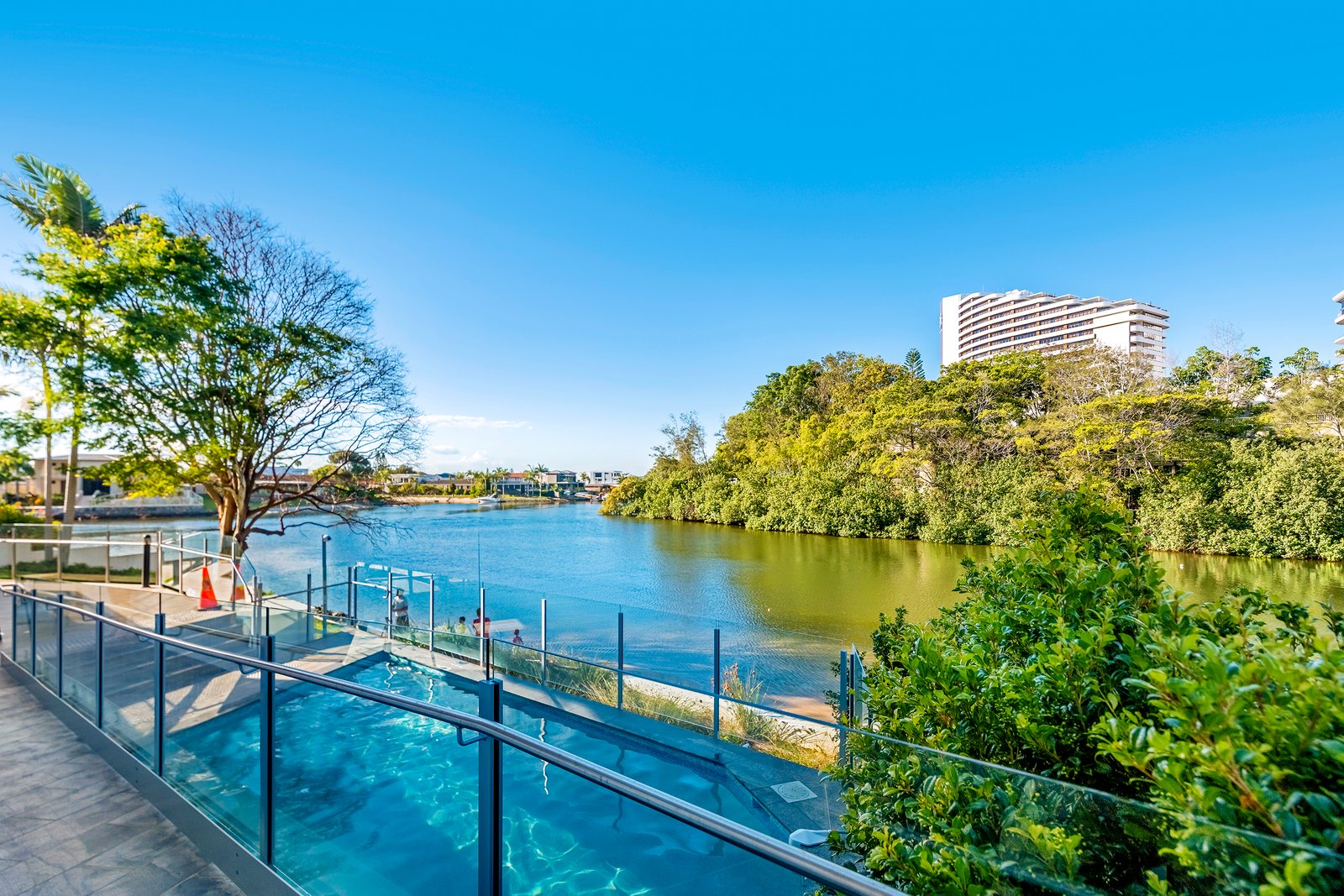 506/9 Hooker Blvd  BROADBEACH WATERS 4