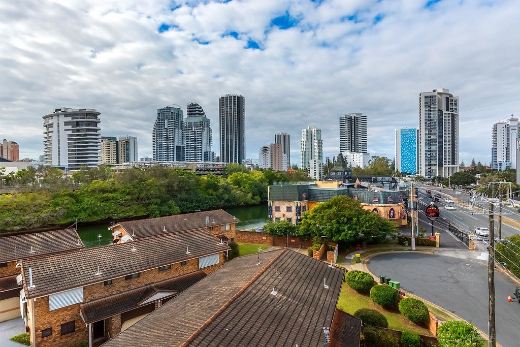 506/9 Hooker Blvd  BROADBEACH WATERS 1