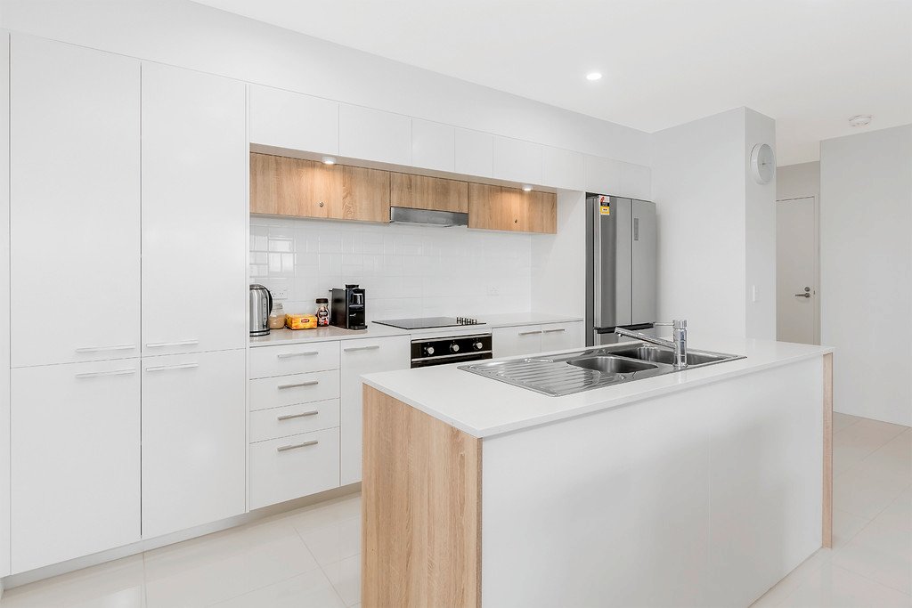 506/9 Hooker Blvd  BROADBEACH WATERS 4