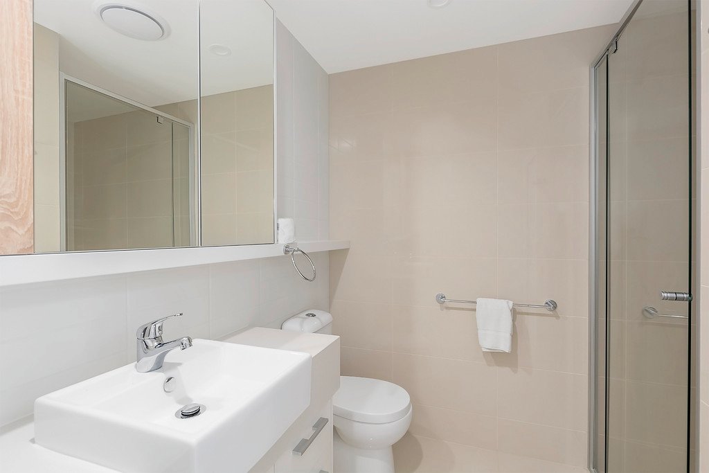 506/9 Hooker Blvd  BROADBEACH WATERS 6
