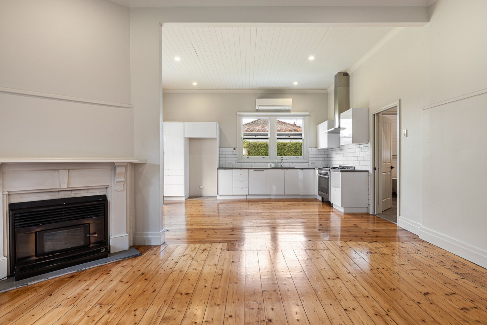 Gallery: 507 Bond Street