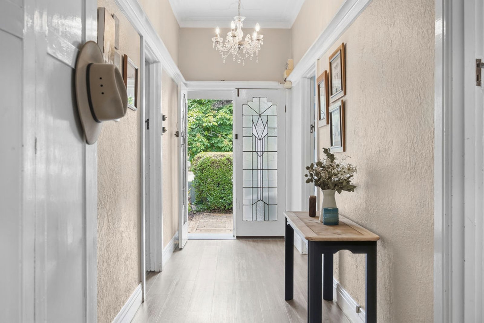 Gallery: 507 Ripon Street South