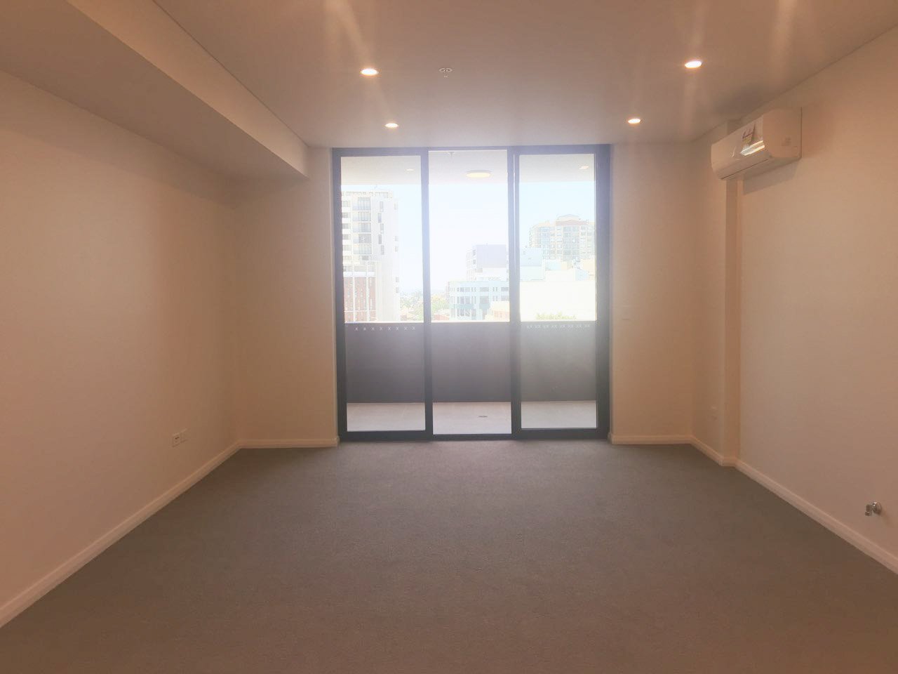 507/12 Woniora Road HURSTVILLE 5