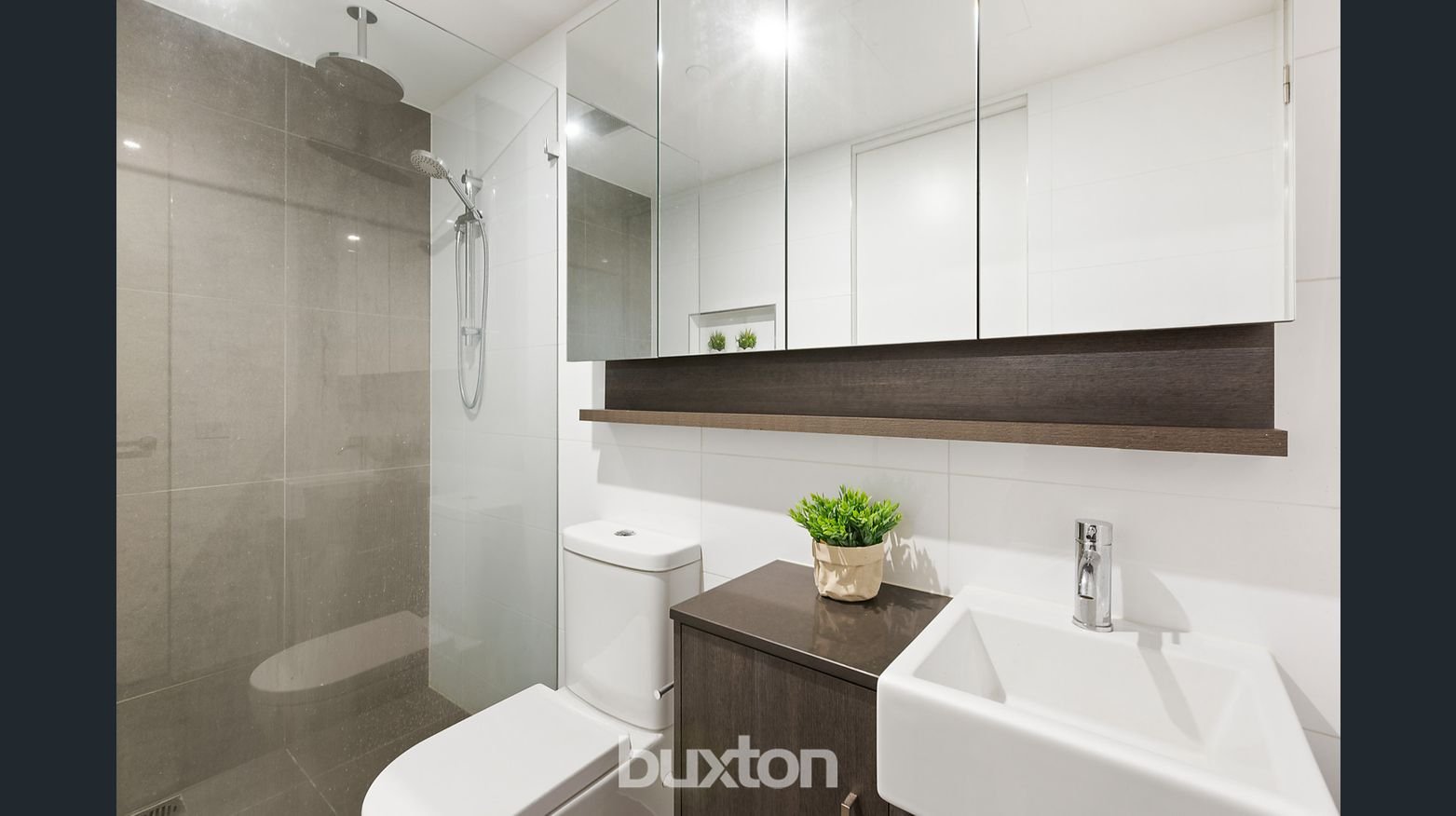 Gallery: 507/220 Bay Road