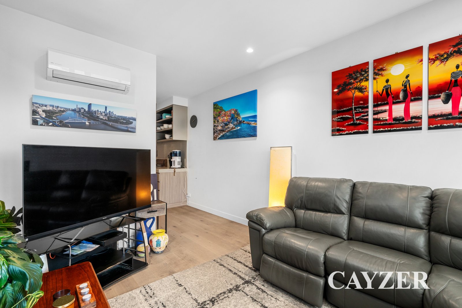 Gallery: 507/320 Plummer Street