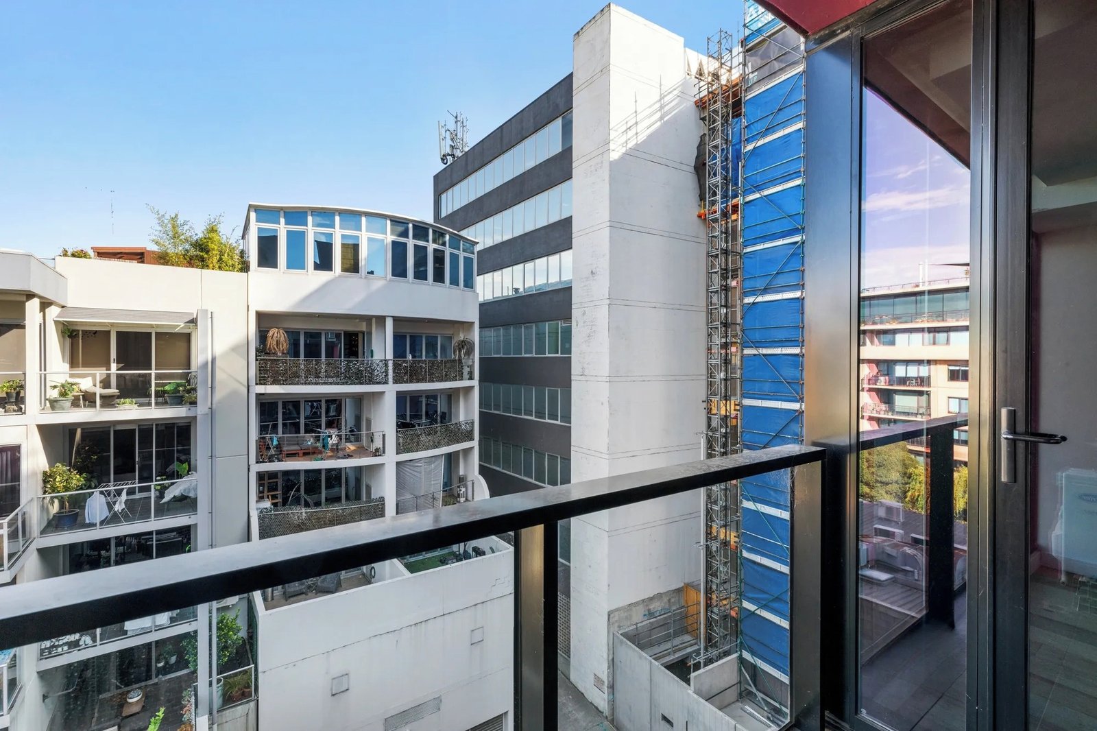 Gallery: 507/97 Palmerston Crescent
