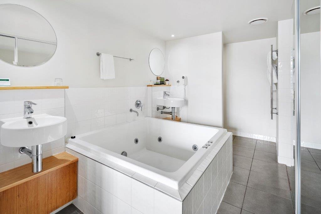 509/9A Hermitage Drive AIRLIE BEACH 5