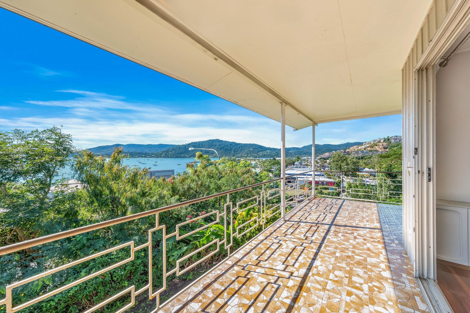 51 Airlie Crescent AIRLIE BEACH 2