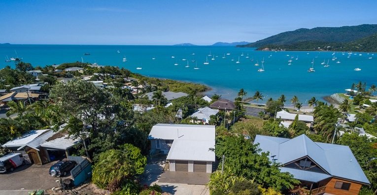 51 Airlie Crescent AIRLIE BEACH 18