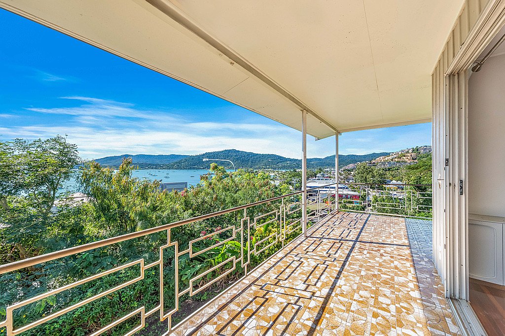 51 Airlie Crescent AIRLIE BEACH 5