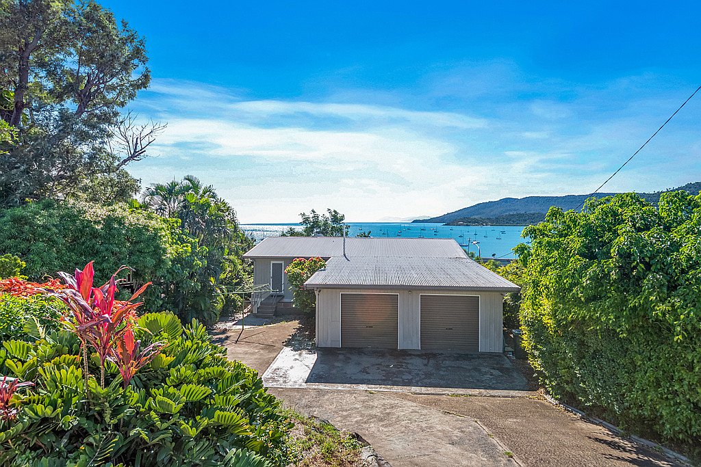 51 Airlie Crescent AIRLIE BEACH 6