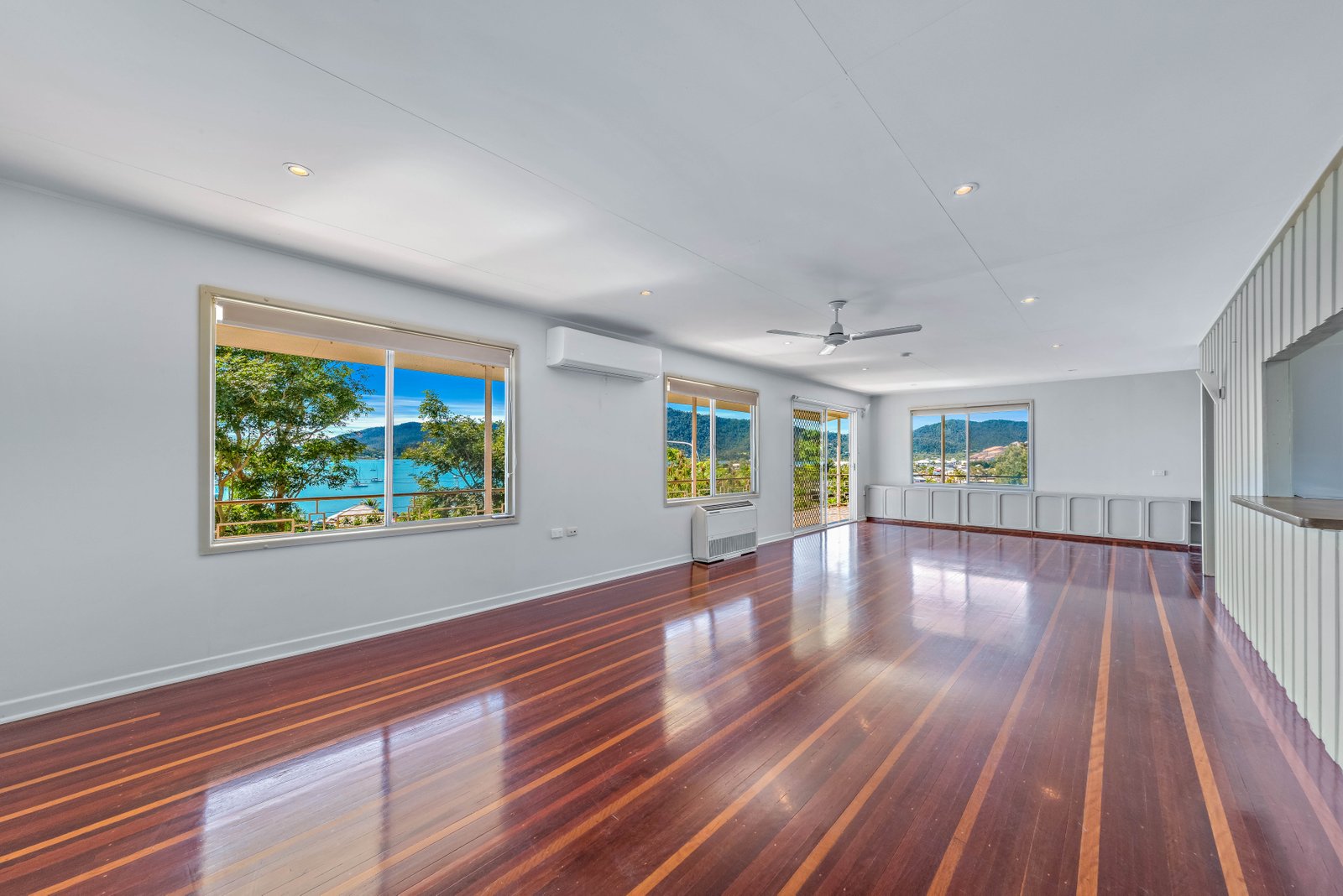 51 Airlie Crescent AIRLIE BEACH 3