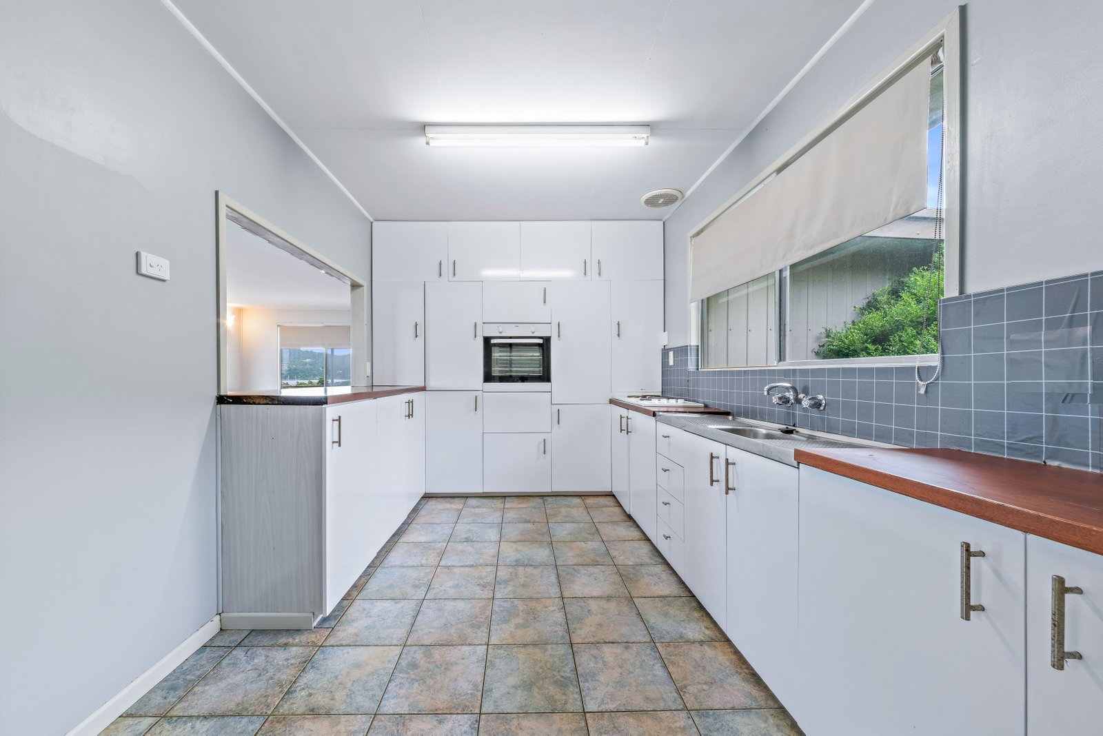 51 Airlie Crescent AIRLIE BEACH 4