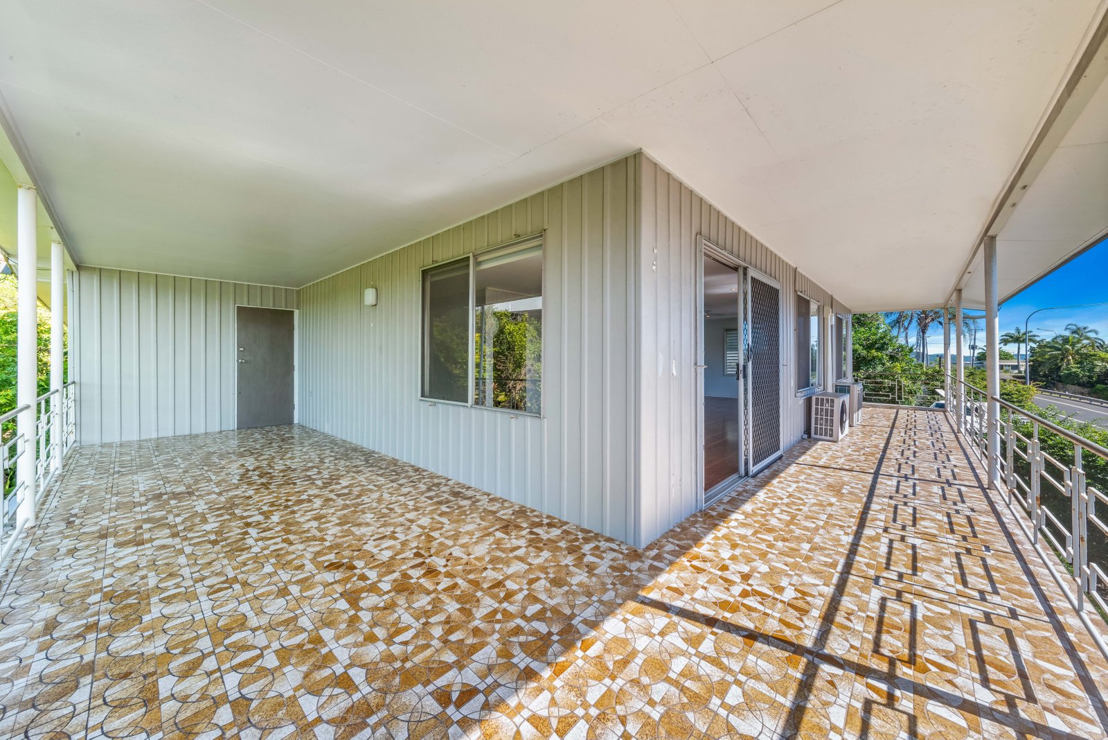 51 Airlie Crescent AIRLIE BEACH 7