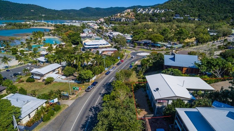 51 Airlie Crescent AIRLIE BEACH 19