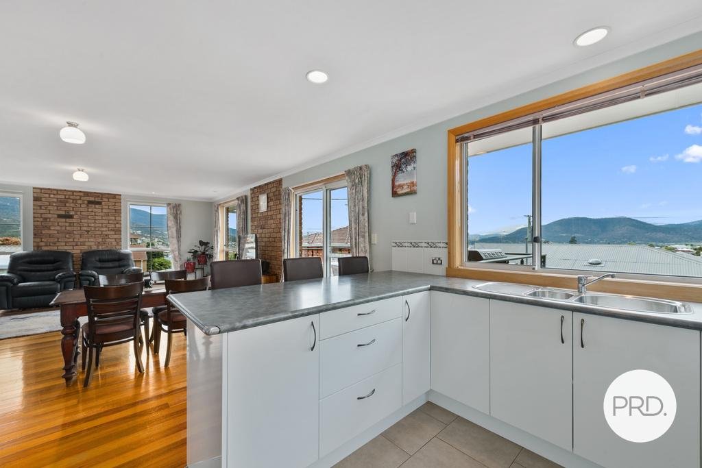 51 Ashbourne Grove WEST MOONAH 8