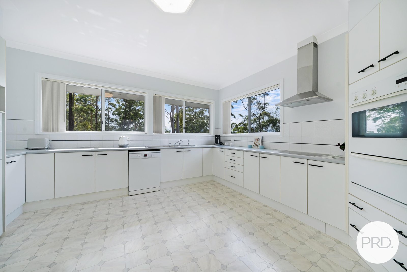 51 Benaroon Drive KENDALL 6